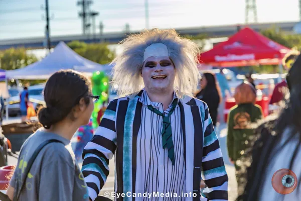 Beetlejuice Cosplay & Crowd Fun