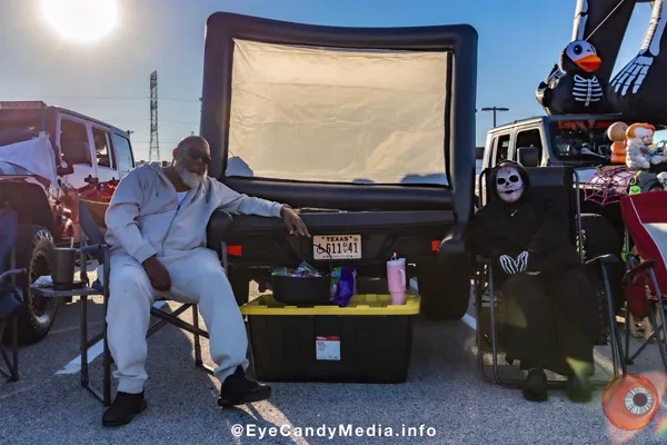 Inflatable Movie Screen Trunk Setup